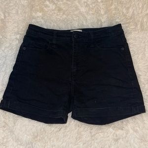 Black jean shorts!